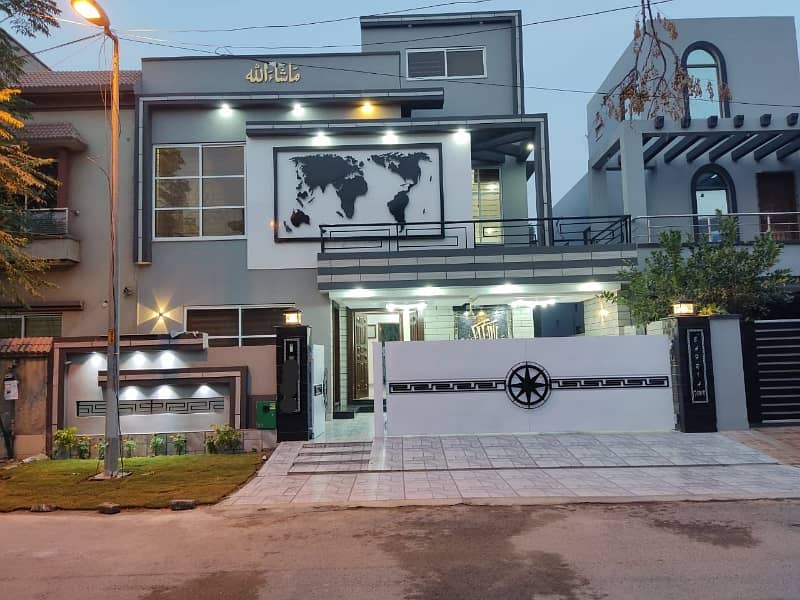 10 marla Architect Designer House Available For Sale Now in Bahria Town Lahore 0