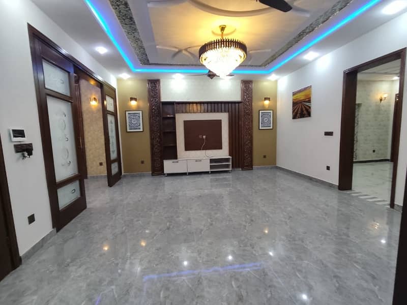 10 marla Architect Designer House Available For Sale Now in Bahria Town Lahore 6