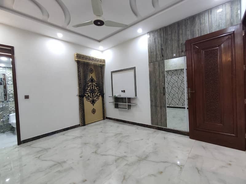 10 marla Architect Designer House Available For Sale Now in Bahria Town Lahore 10