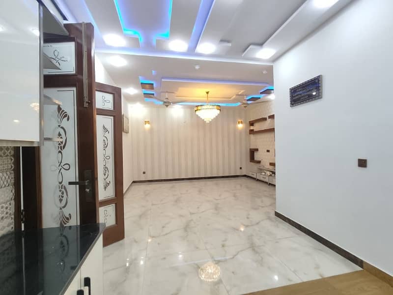 10 marla Architect Designer House Available For Sale Now in Bahria Town Lahore 18