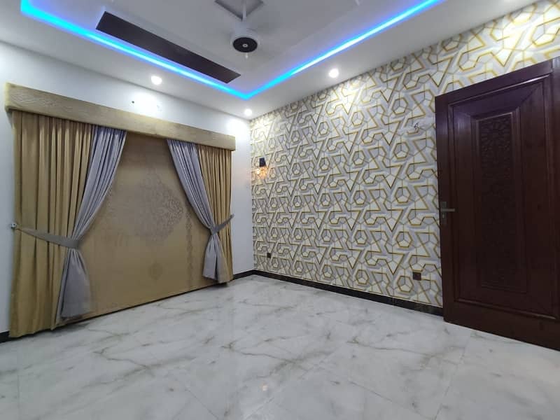 10 marla Architect Designer House Available For Sale Now in Bahria Town Lahore 23