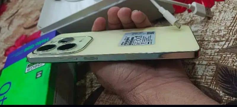 INFINIX HOT 40 16GB RAM 256GB STORAGE 2