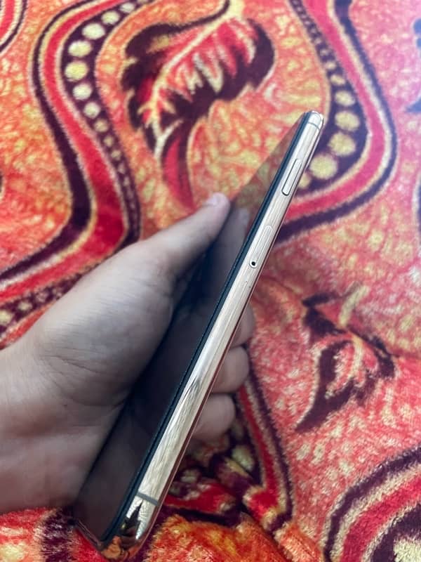 iphone xs max 64 gb Gold color Non pta 3