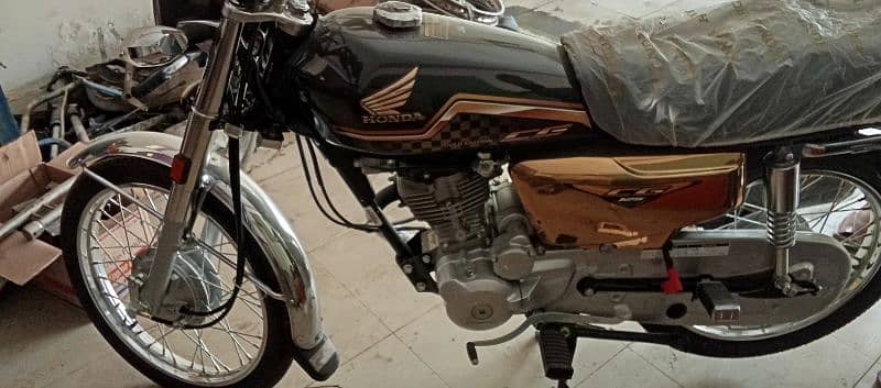 Honda 125 Special edition Gold 5