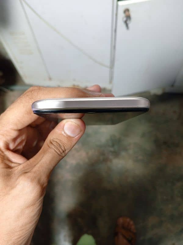 bilkul new condition mey hai seald mobile hai abhi tak khula nhi hai 4