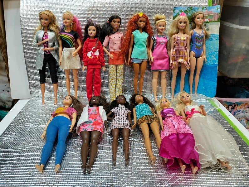 dolls disney or orignal Barbies 0