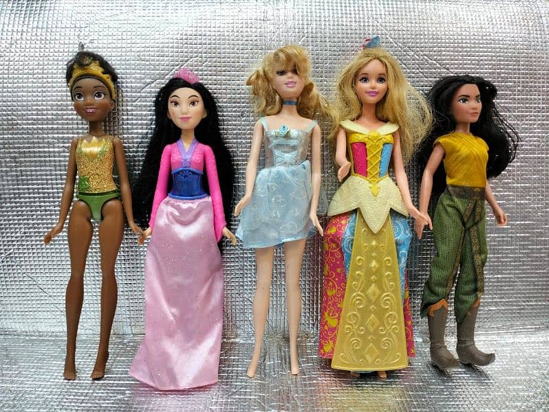 dolls disney or orignal Barbies 2