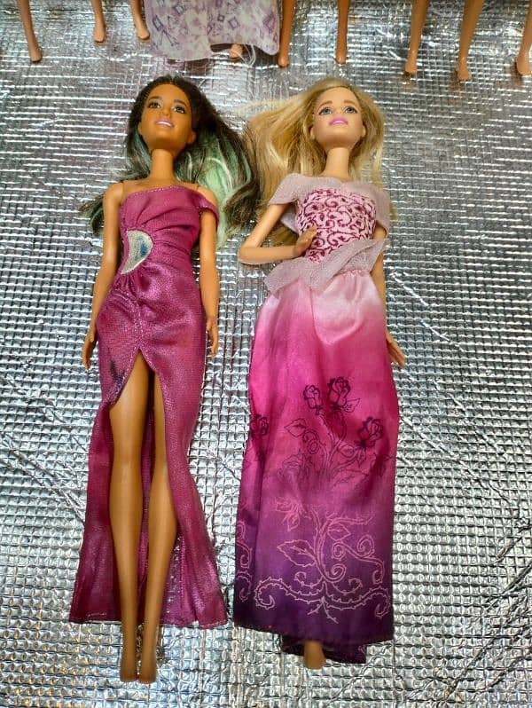 dolls disney or orignal Barbies 5