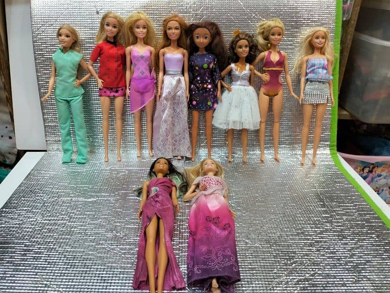 dolls disney or orignal Barbies 7