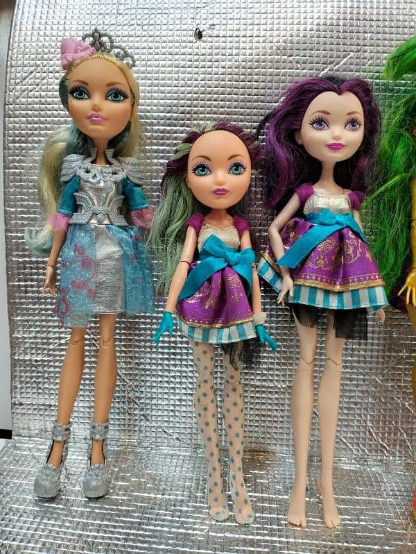 dolls disney or orignal Barbies 13