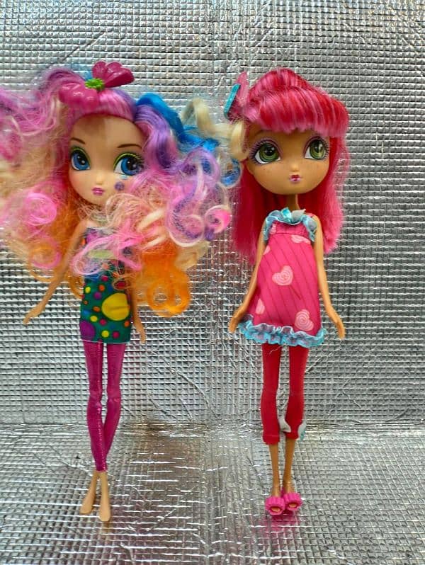 dolls disney or orignal Barbies 15