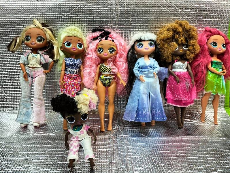 dolls disney or orignal Barbies 16