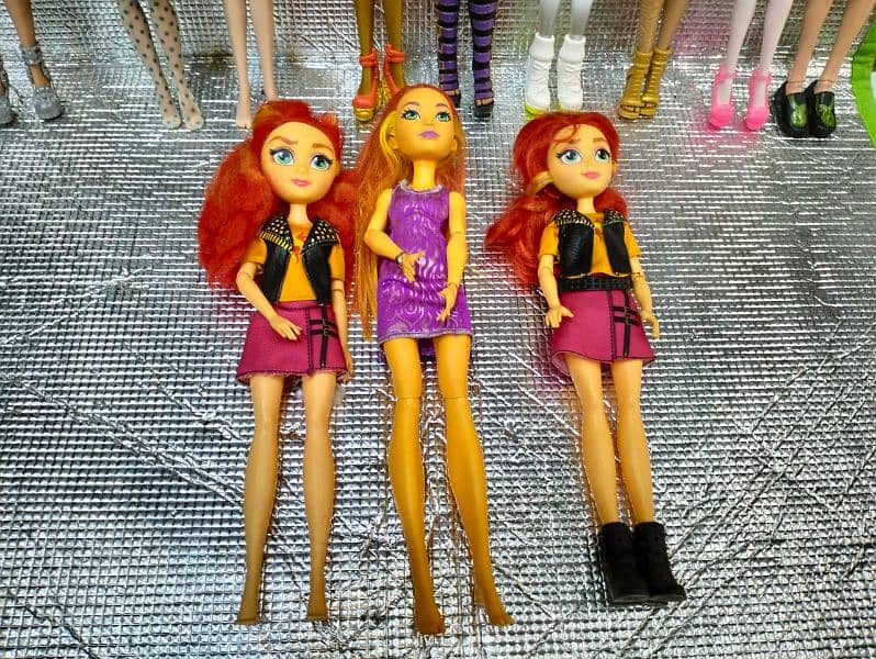 dolls disney or orignal Barbies 17