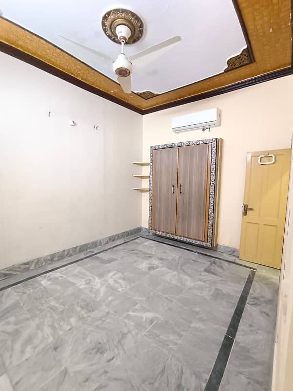 House office ke liye for rent Madina Town Y Block College Road Near To Women University Faisalabad 6