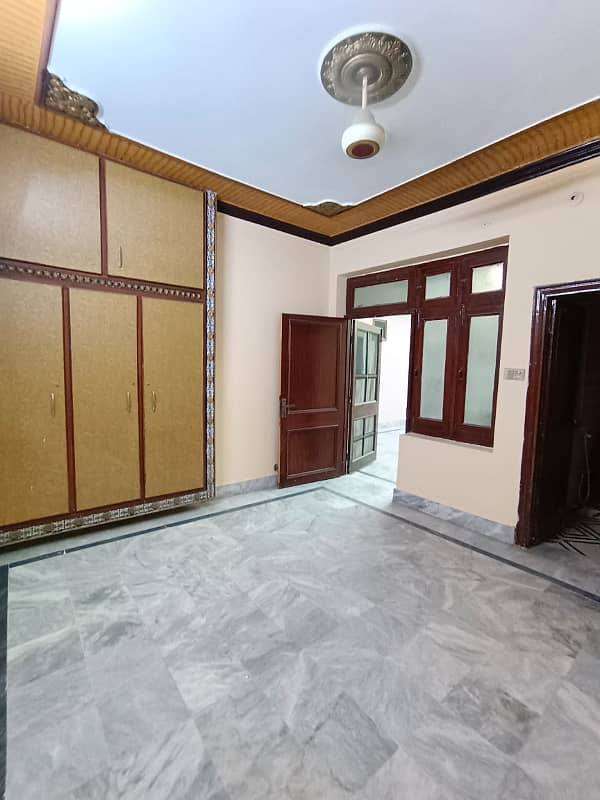 House office ke liye for rent Madina Town Y Block College Road Near To Women University Faisalabad 9