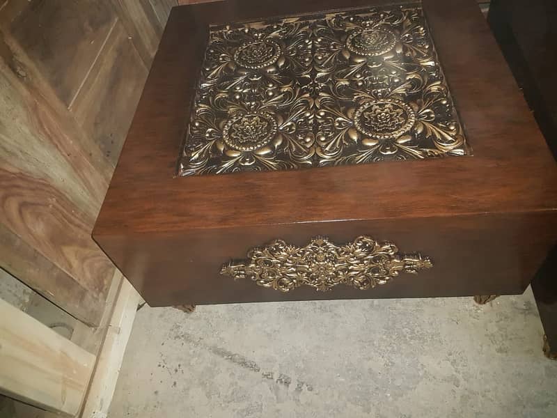 Antique Design Center Table & Coffee Tables 1