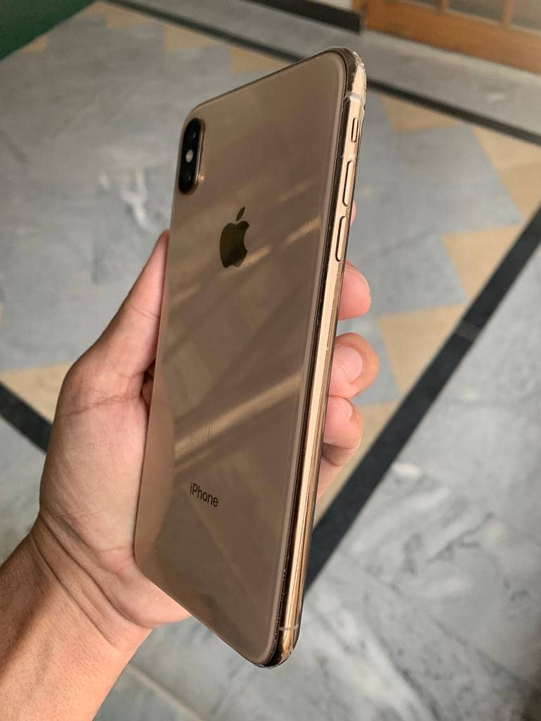 Iphone Xs max golden color 2