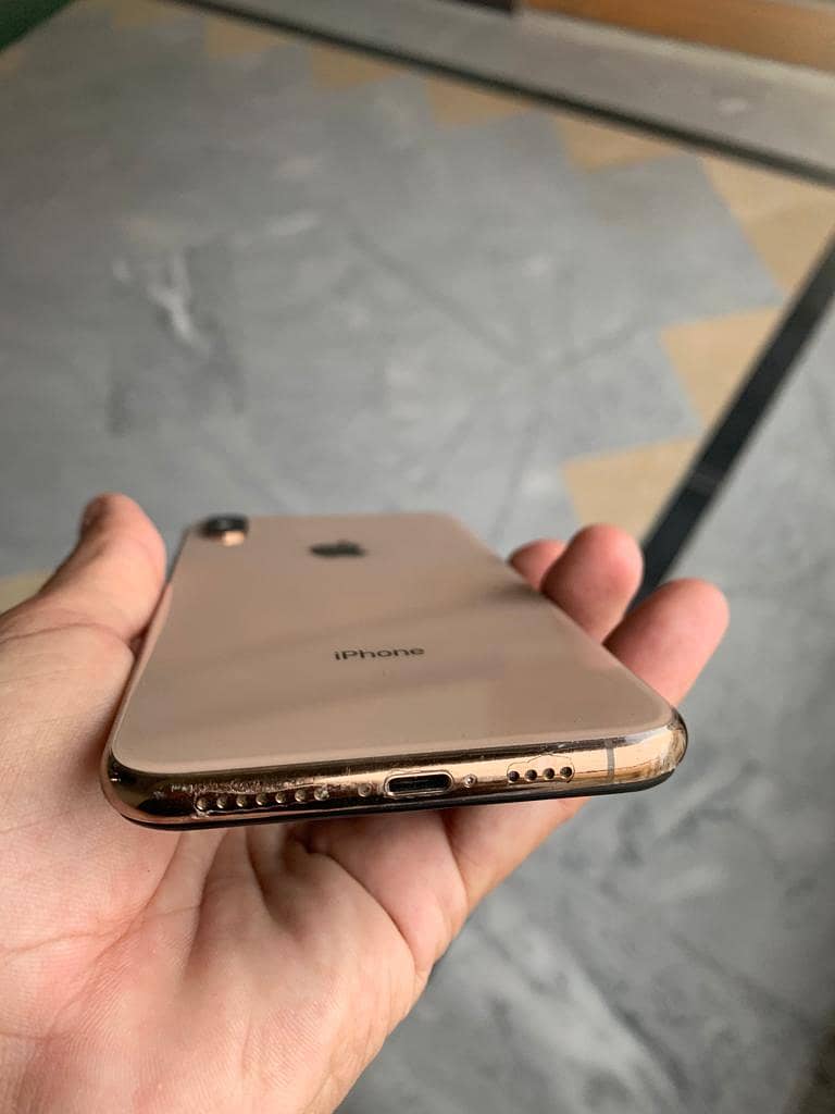 Iphone Xs max golden color 3