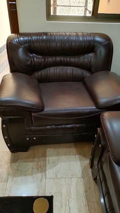 Leather 6 seater sofa set Need to sale urgently