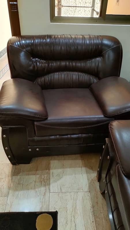 Leather 6 seater sofa set Need to sale urgently 0