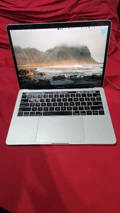 Macbook pro 2018 i7 16gb/256gb with touch bar