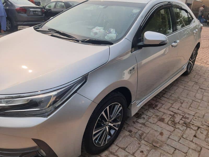 Toyota Altis Grande 2017 4