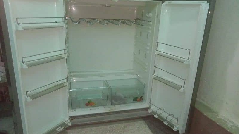 Selling used double door fridge 3