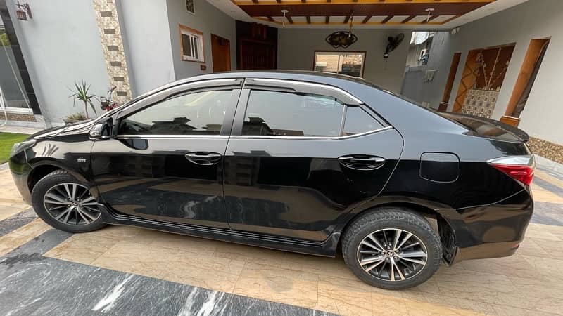 Toyota Corolla Altis 2017 4