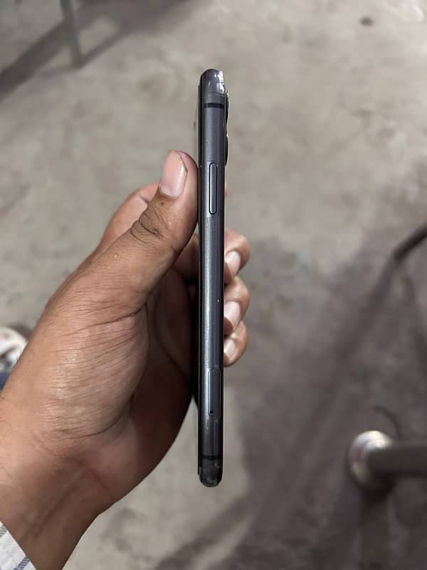 Iphone 11 single physical aproved 3