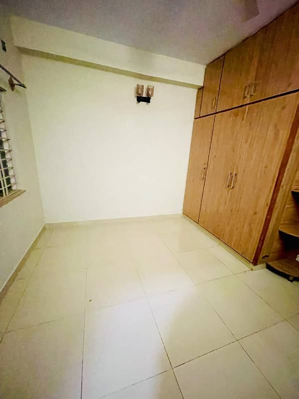 A 900 Square Feet Flat Located In G-10 Is Available For sale 7