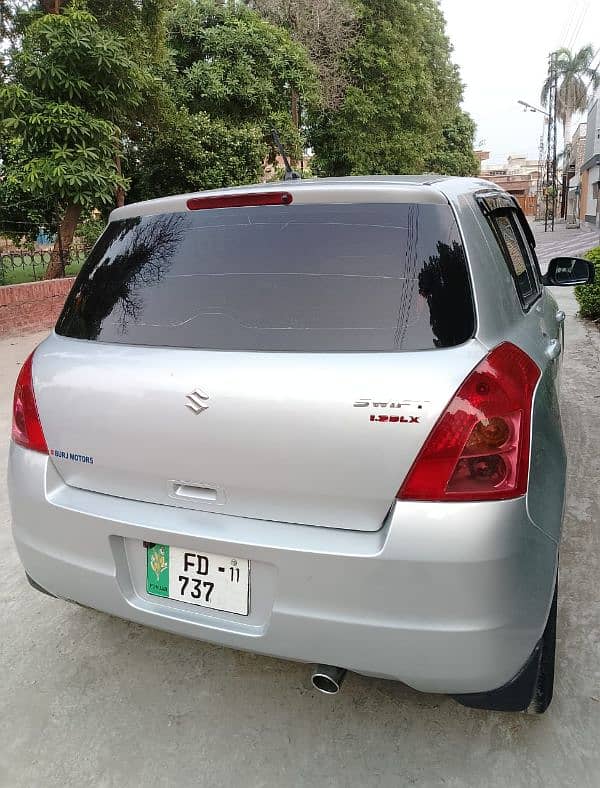 Suzuki Swift 2011 3