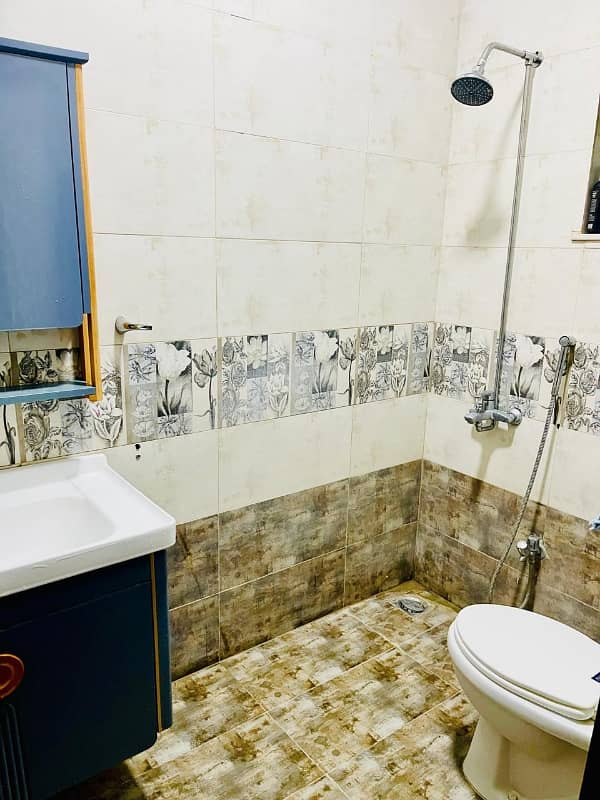 900 Square Feet Flat For sale In G-10 7