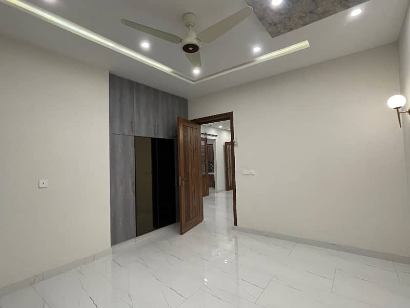 10 Marla House For Sale in Overseas B Bahria Town Lahore 0