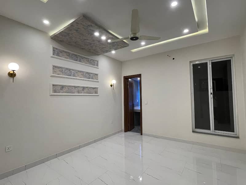 10 Marla House For Sale in Overseas B Bahria Town Lahore 2