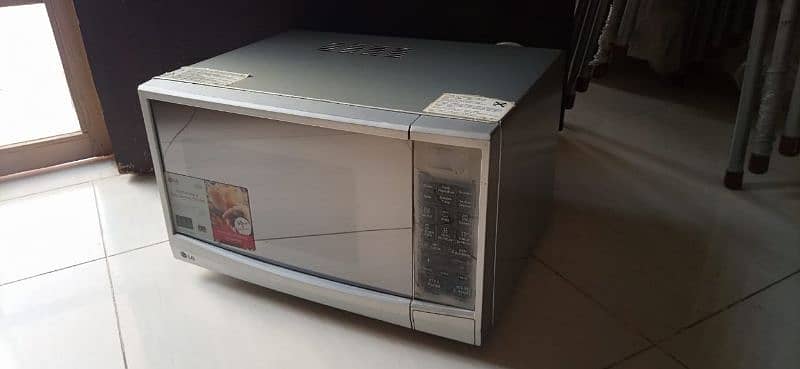 LG MICROWAVE OVEN GOOD CONDITION 0