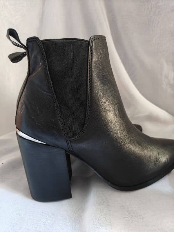 Steve Madden Black Leather Heeled KNOXI Boot (Women's Size7- 8) 3