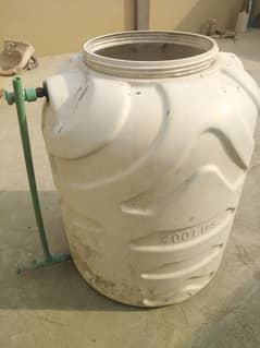 400 Liters plastic water tank in good condition