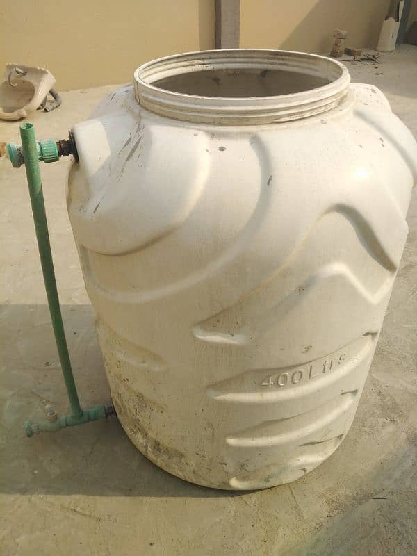 400 Liters plastic water tank in good condition 0