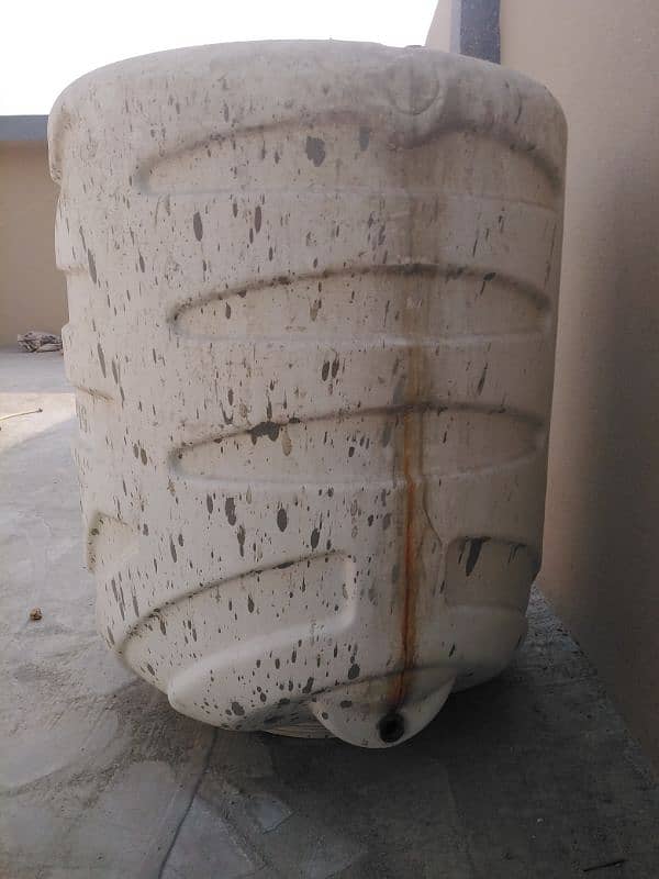 400 Liters plastic water tank in good condition 1