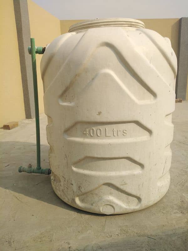 400 Liters plastic water tank in good condition 2