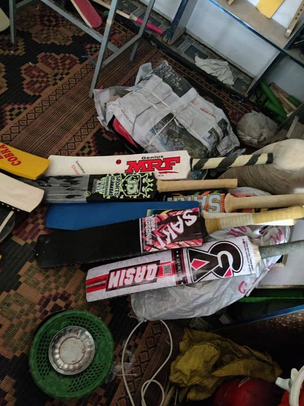 all brands full new cricket bats 4 piece handle. delivery available. 2