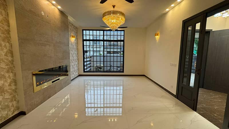 LUXURY 10.75 MARLA HOUSE FOR SALE IN BAHRIA TOWN LAHOPRE 7