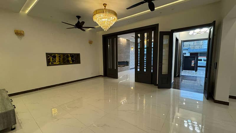 LUXURY 10.75 MARLA HOUSE FOR SALE IN BAHRIA TOWN LAHOPRE 0