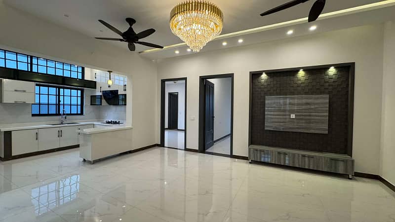 LUXURY 10.75 MARLA HOUSE FOR SALE IN BAHRIA TOWN LAHOPRE 11