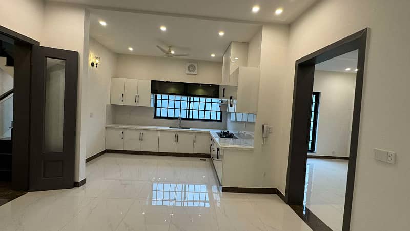 LUXURY 10.75 MARLA HOUSE FOR SALE IN BAHRIA TOWN LAHOPRE 12