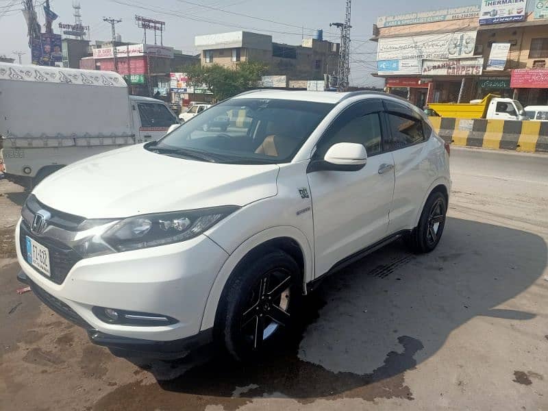 Honda Vezel 2015/2016 Z package ( Home use car in good condition ) 1