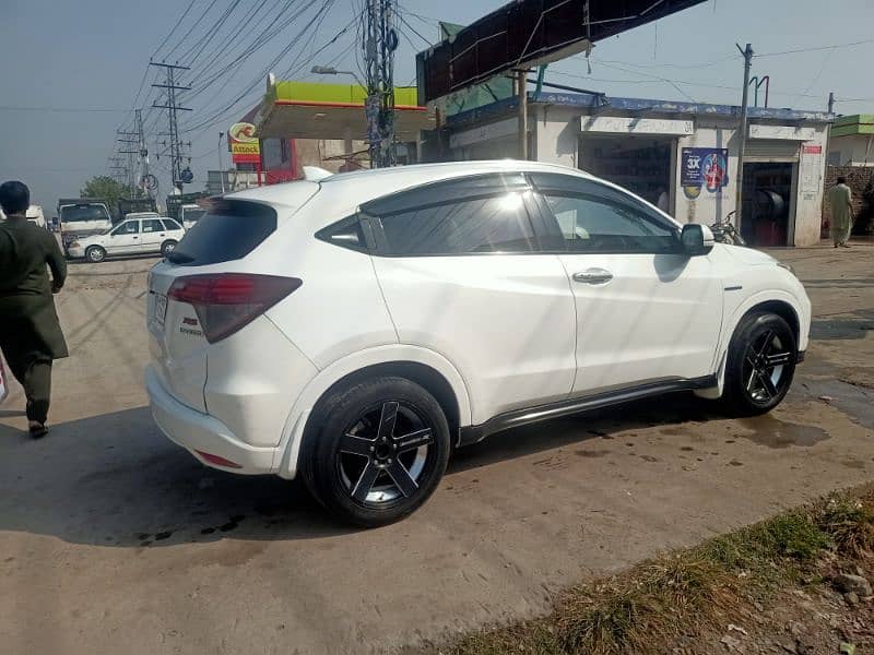 Honda Vezel 2015/2016 Z package ( Home use car in good condition ) 3