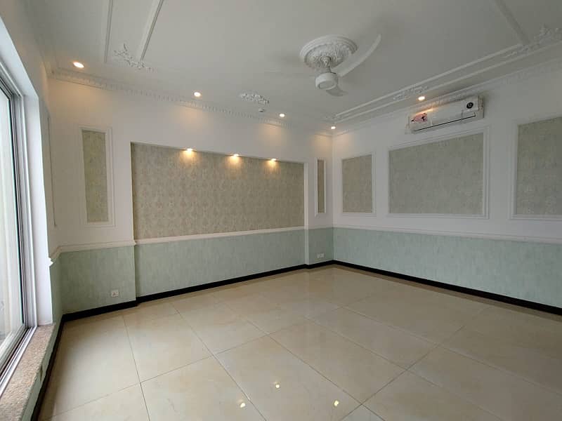 10 Marla House For Rent in Phase 6 DHA Lahore Ideal Location Reasonable Rent Price 3