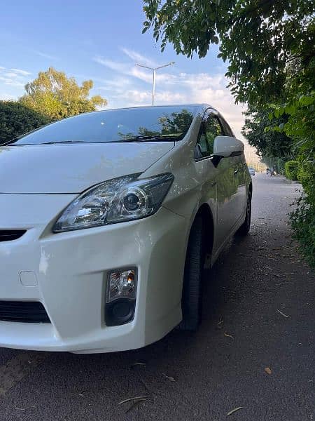 Toyota Prius 2011 3