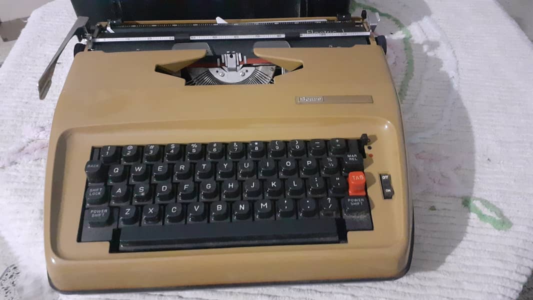 electric typewriter 2